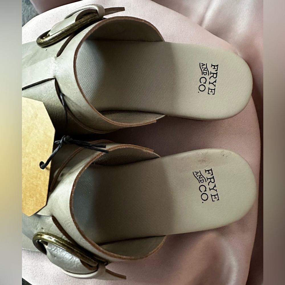 COPY - Frye And Co Womens Quincey Thong Sandals Taupe Gray Faux Leather Wedge 8… - Picture 2 of 16